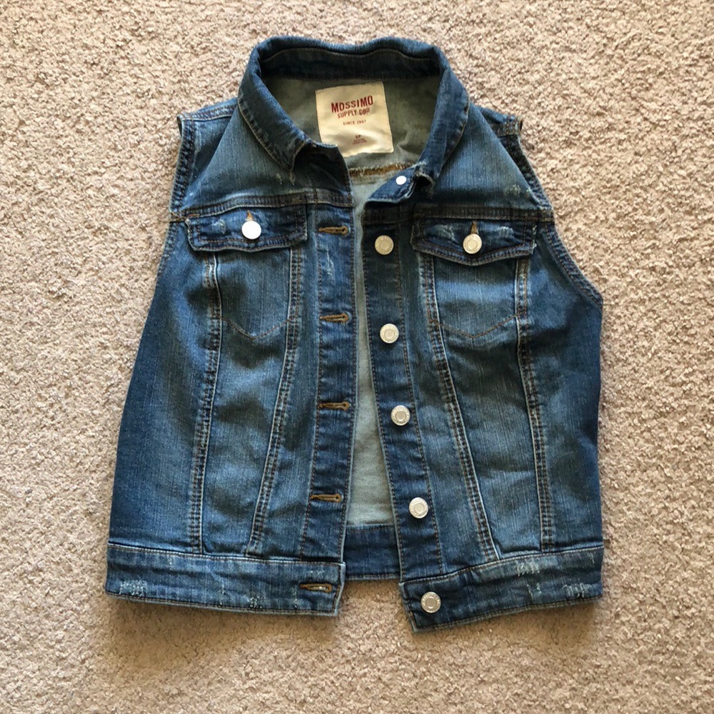 Sleeveless jean jacket